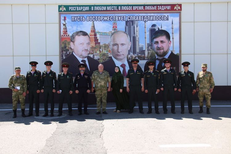 ОФИЦЕРЫ ЧЕЧЕНСКОГО УПРАВЛЕНИЯ РОСГВАРДИИ ВСТРЕТИЛИСЬ С ЖИТЕЛЯМИ РЕСПУБЛИКИ, ОБУЧАЮЩИМИСЯ В ВЕДОМСТВЕННОМ ВОЕННОМ ВУЗЕ В ПЕРМИ