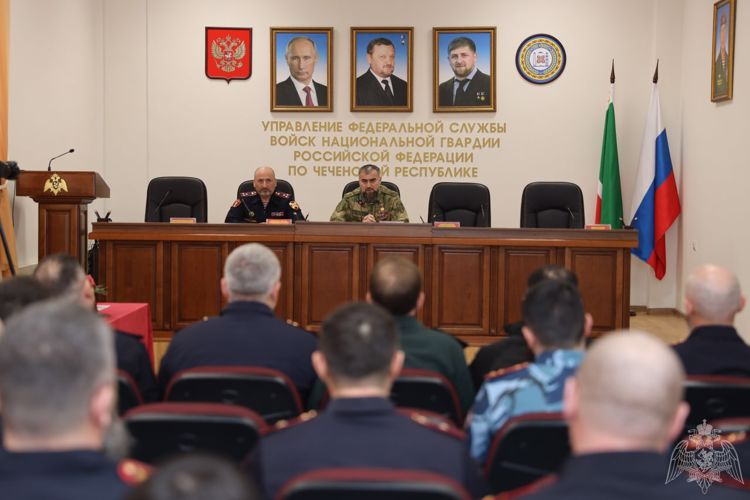 В Грозном наградили сотрудников лицензионно-разрешительной работы и государственного контроля Росгвардии.
