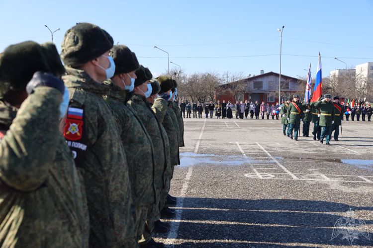 Начальник чеченского Управления Росгвардии принял участие в торжественной встрече прибывшего из Сирии батальона военной полиции.