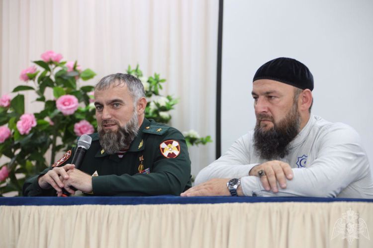 Начальник Управления Росгвардии по Чеченской Республике провел встречу с жителями одного из селений региона.