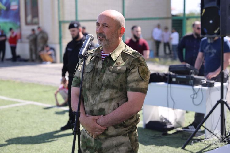 В Грозном дети погибших сотрудников Росгвардии приняли участие в турнире по мини-футболу.