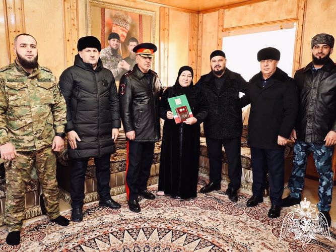 В Чеченской Республике матери военнослужащих и сотрудников Росгвардии удостоены  региональных наград