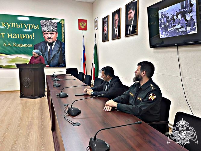 В Грозном росгвардейцы провели тематическое занятие в преддверии Дня Победы.