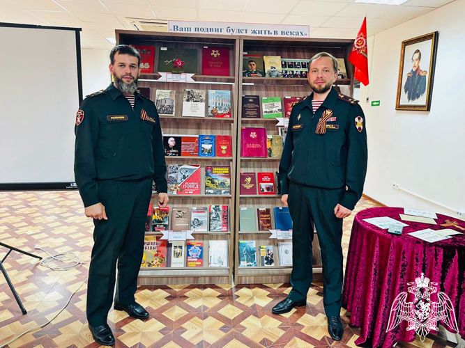 В Грозном росгвардейцы провели тематическую встречу со школьниками.