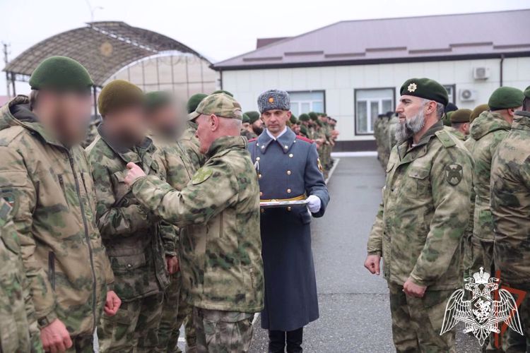 Росгвардейцам — участникам специальной военной операции вручили государственные награды в Грозном.