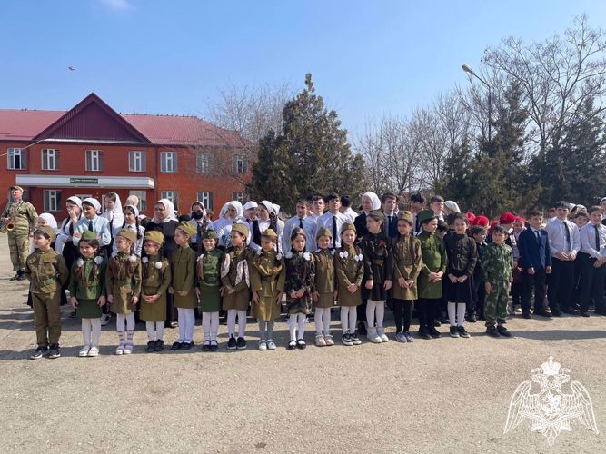 Мемориальные доски сотрудникам Росгвардии открыты в Гудермесском районе