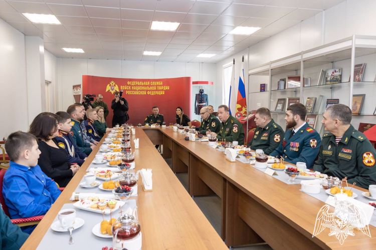 Офицер Управления Росгвардии по Чеченской Республике принял участие во встрече с династиями росгвардейцев в Москве