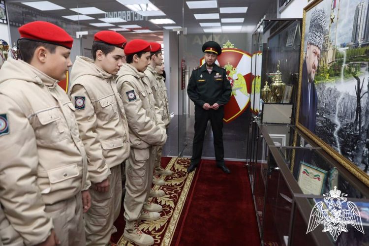 В Управлении Росгвардии по Чеченской Республике прошел День открытых дверей