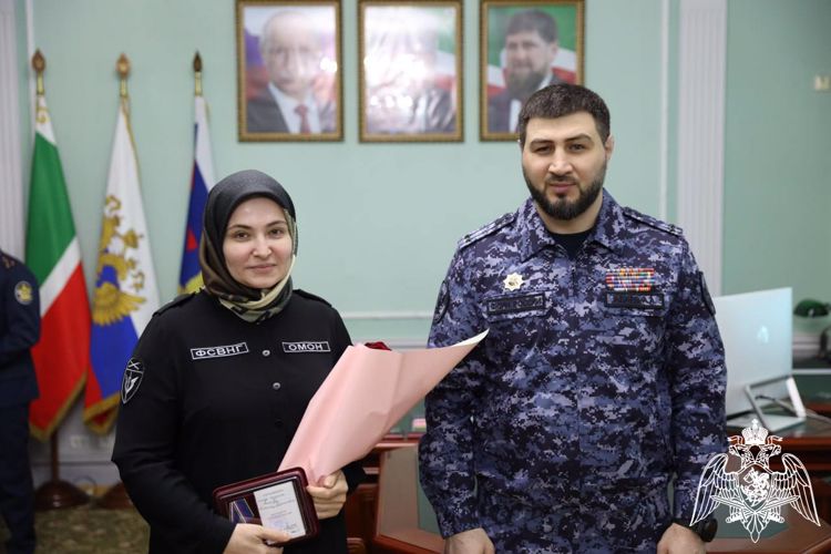 В Чеченской Республике психолог Росгвардии награждена юбилейной медалью ФСИН России