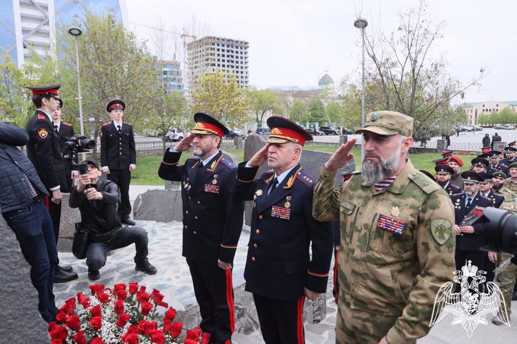 В Грозном начальник Управления Росгвардии по Чеченской Республике принял участие в мероприятии, посвященном Дню мира