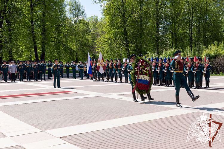 В преддверии Дня Победы генерал армии Виктор Золотов поздравил ветеранов Великой Отечественной войны (видео)