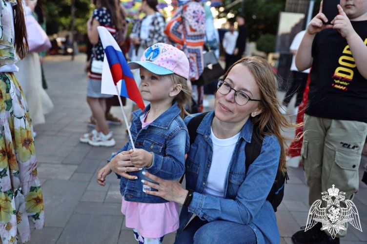 В Чеченской Республике росгвардейцы поддержали патриотическую акцию «Люблю Россию»