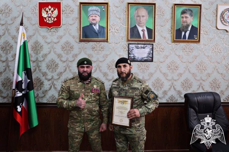 В Управлении Росгвардии по Чеченской Республике наградили кинологов ОМОН
