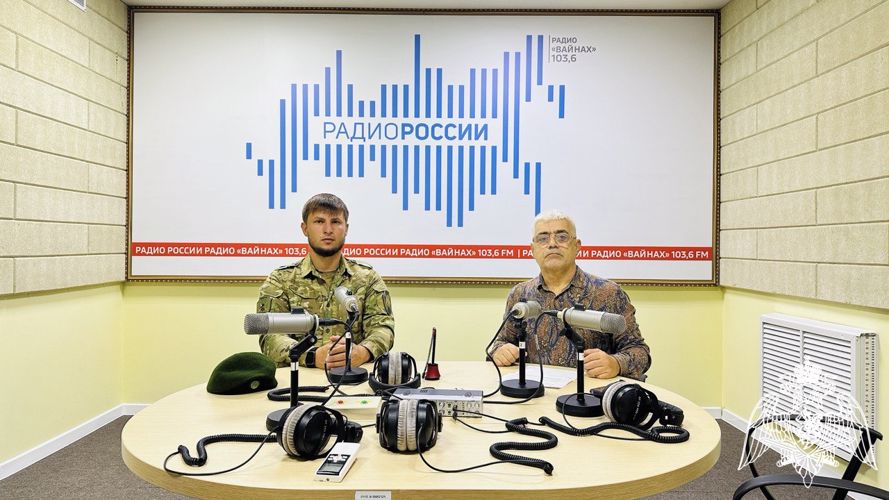 Военнослужащий Росгвардии стал гостем ведомственной радиорубрики в Чеченской Республике