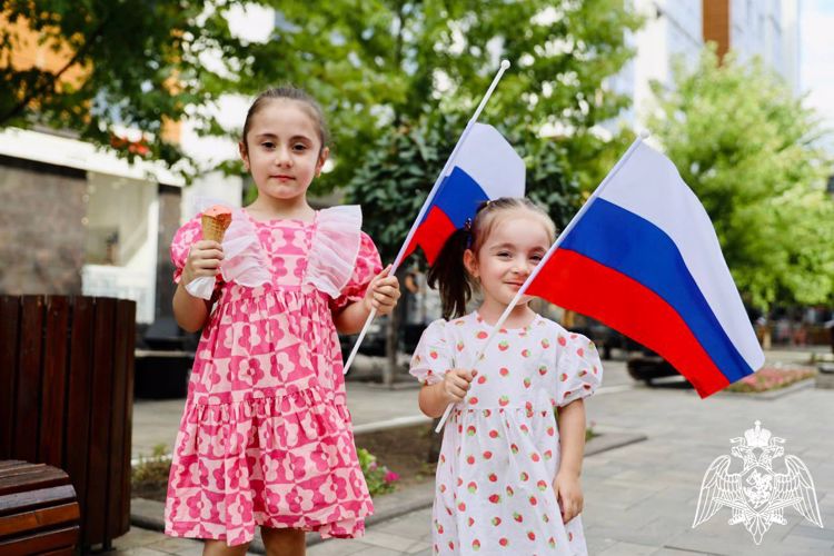 Военнослужащие Управления Росгвардии по Чеченской Республике  приняли участие в акции «Российский триколор – звучит гордо!»