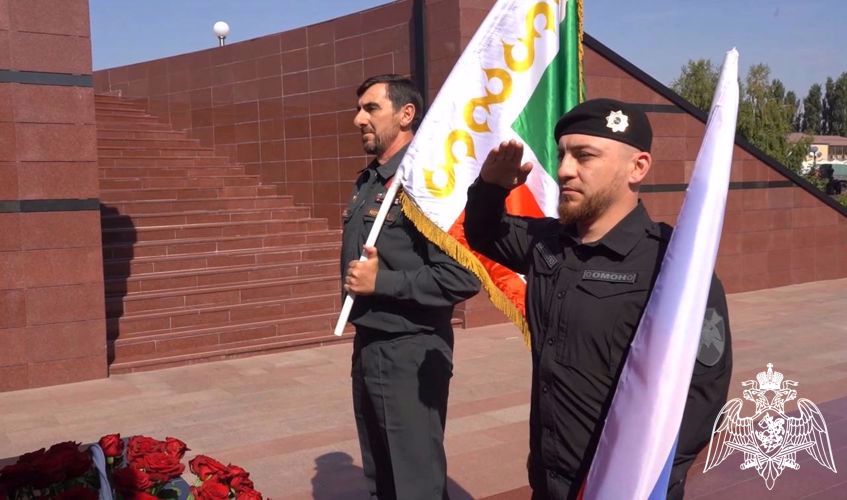 Росгвардейцы Чеченской Республики дали старт автопробегу, посвященному двум Героям России