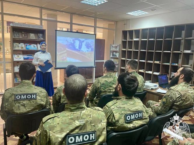 В Чеченской Республике росгвардейцы приняли участие в круглом столе ко Дню народного единства