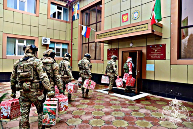 К АКЦИИ «ДЕД МОРОЗ СПЕЦИАЛЬНОГО НАЗНАЧЕНИЯ» ПРИСОЕДИНИЛИСЬ РОСГВАРДЕЙЦЫ В ЧЕЧЕНСКОЙ РЕСПУБЛИКЕ