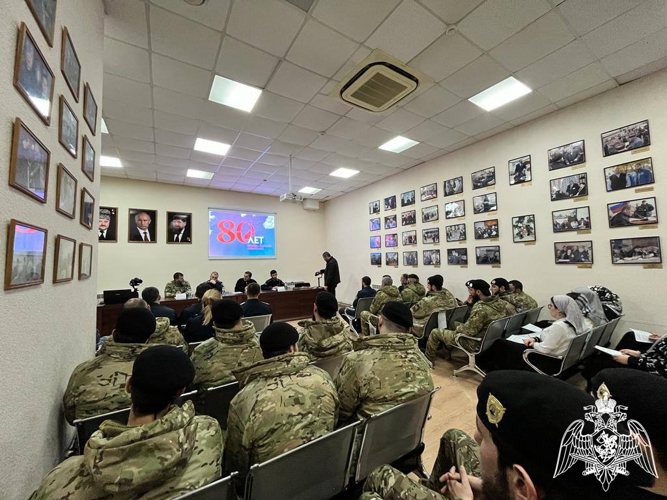 В Грозном росгвардейцы приняли участие в мероприятиях, посвященных 80-летию полного освобождения Ленинграда от фашистской блокады