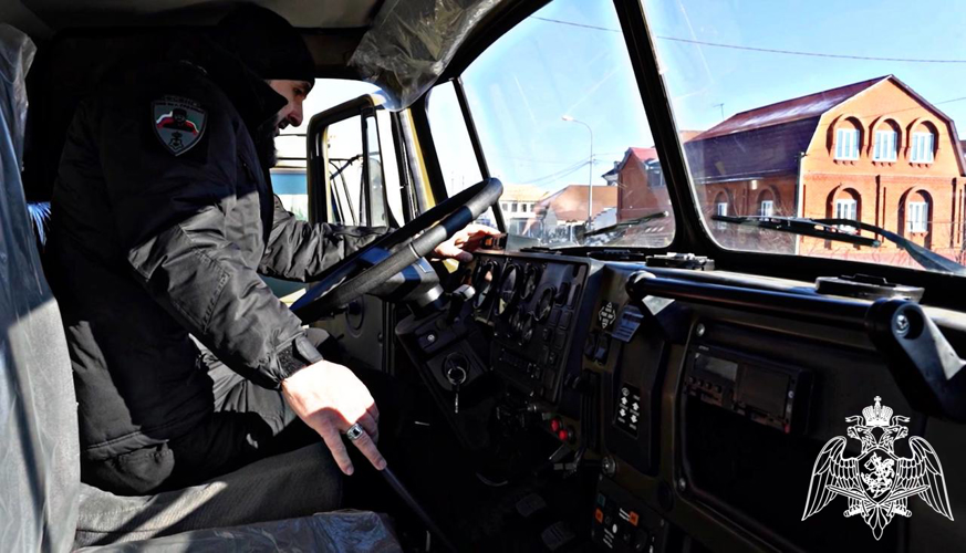 В Грозном прошел смотр служебного автотранспорта росгвардейцев