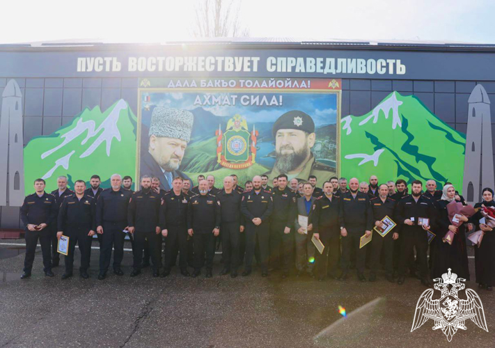 В Грозном сотрудников лицензионно-разрешительной работы и госконтроля Росгвардии поздравили с профессиональным праздником
