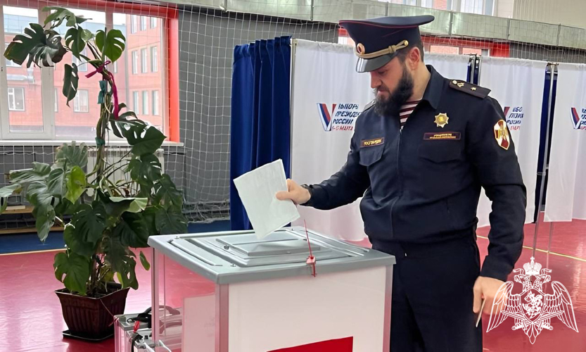 В Чеченской Республике росгвардейцы проголосовали на выборах Президента России