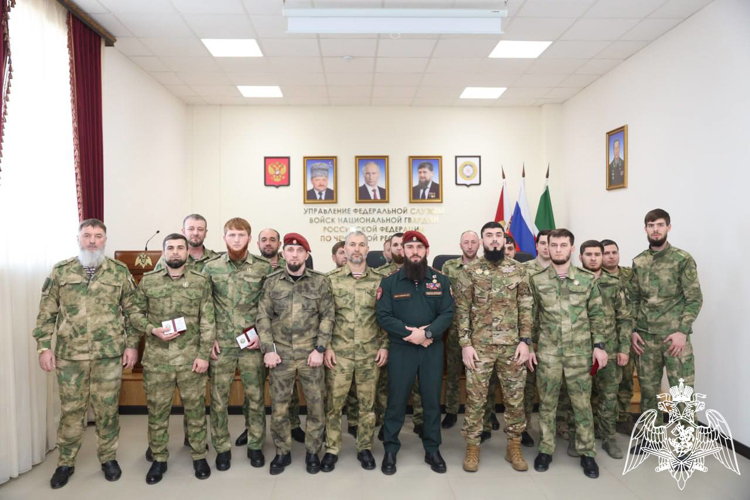 В Управлении Росгвардии по Чеченской Республике наградили отличившихся военнослужащих 