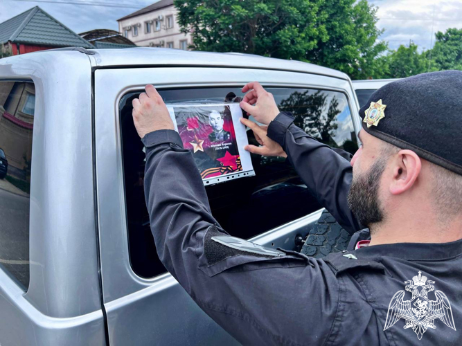 В Грозном росгвардейцы поддержали Всероссийскую акцию «Бессмертный автополк»