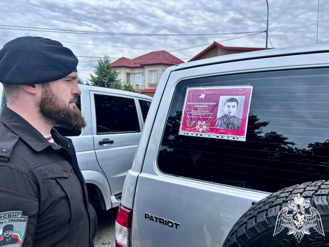В Грозном росгвардейцы поддержали Всероссийскую акцию «Бессмертный автополк»