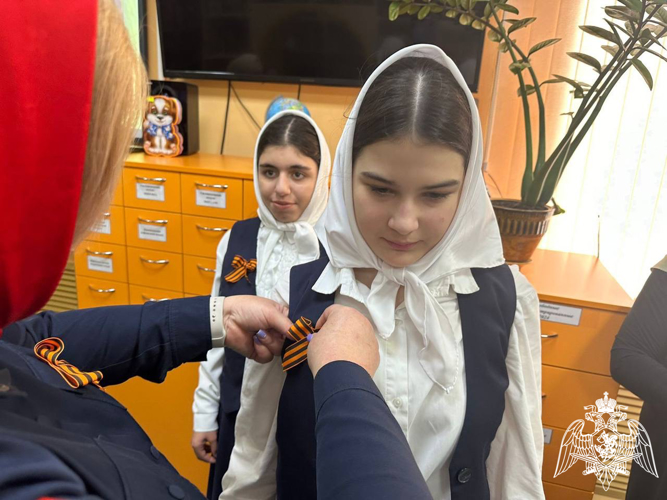 В Грозном росгвардейцы поддержали Всероссийскую акцию «Георгиевская ленточка»