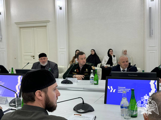 Офицер Росгвардии принял участие в круглом столе, посвященном Великой Отечественной войне в Грозном
