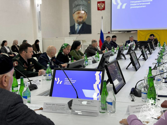Офицер Росгвардии принял участие в круглом столе, посвященном Великой Отечественной войне в Грозном