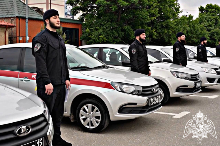 Смотр служебного автотранспорта подразделений Управления Росгвардии по Чеченской Республике проходит в Грозном 