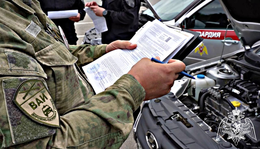 Смотр служебного автотранспорта подразделений Управления Росгвардии по Чеченской Республике проходит в Грозном 
