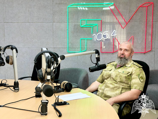 Радиослушателям Чеченской Республики рассказали об участии росгвардейцев в охране правопорядка на территории региона