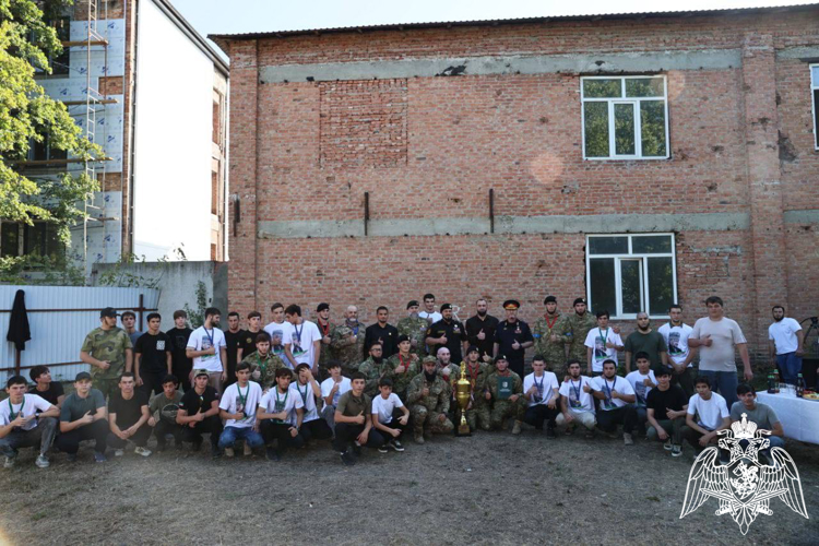 Дети погибших сотрудников Росгвардии завоевали кубок Республиканского турнира по страйкболу в Грозном
