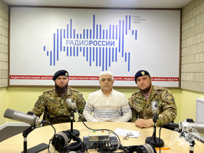 Сотрудники ОМОН «АХМАТ-Грозный» выступили в очередном эфире ведомственной радиорубрики в Грозном