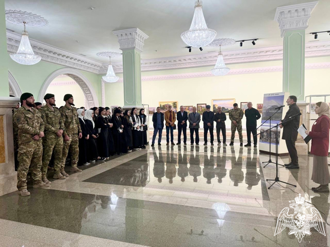 Росгвардейцы приняли участие в открытии художественной выставки в Грозном