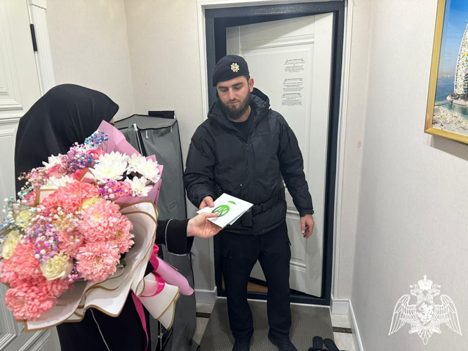 Сотрудники Росгвардии навестили матерей и вдов погибших сослуживцев