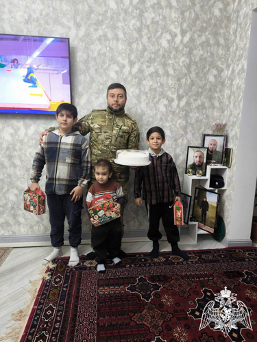 В Чеченской Республике представители Росгвардии поздравили с Новым Годом детей погибших сослуживцев