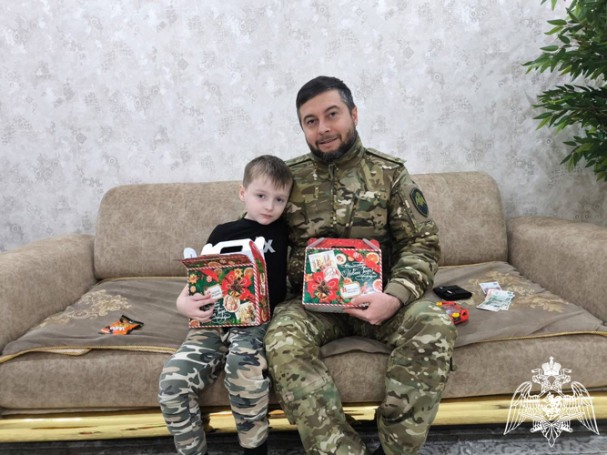 В Чеченской Республике представители Росгвардии поздравили с Новым Годом детей погибших сослуживцев