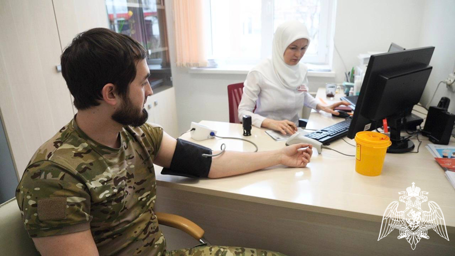 Военнослужащие Росгвардии стали участниками ведомственной донорской акции в Грозном