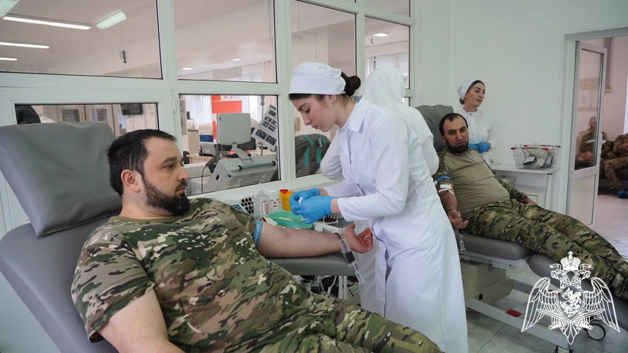 Военнослужащие Росгвардии стали участниками ведомственной донорской акции в Грозном
