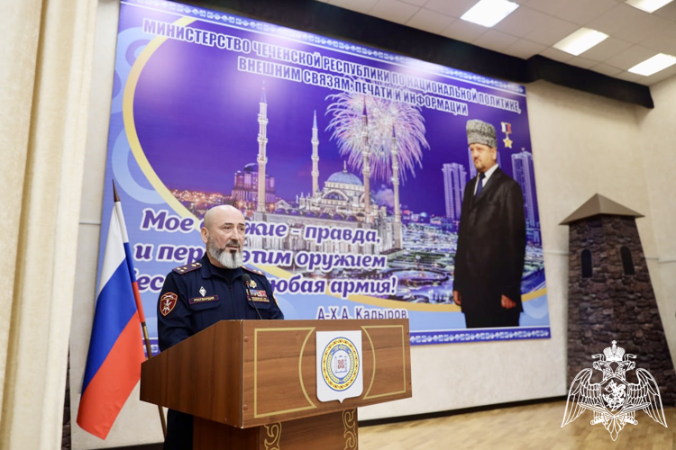 В Грозном представитель Росгвардии поздравил активистов «Турпалхой» с 8-летием со дня образования движения