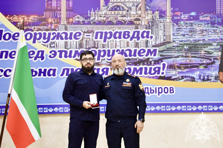 В Грозном представитель Росгвардии поздравил активистов «Турпалхой» с 8-летием со дня образования движения