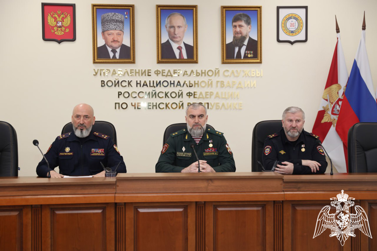 В Управлении Росгвардии по Чеченской Республике поздравили сотрудников подразделений госконтроля и ЛРР 