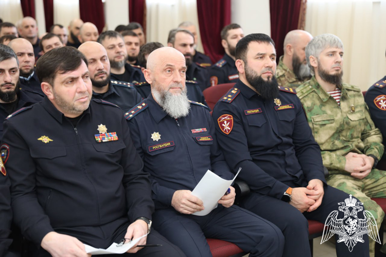 В Управлении Росгвардии по Чеченской Республике поздравили сотрудников подразделений госконтроля и ЛРР