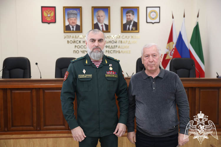В Управлении Росгвардии по Чеченской Республике поздравили сотрудников подразделений госконтроля и ЛРР 