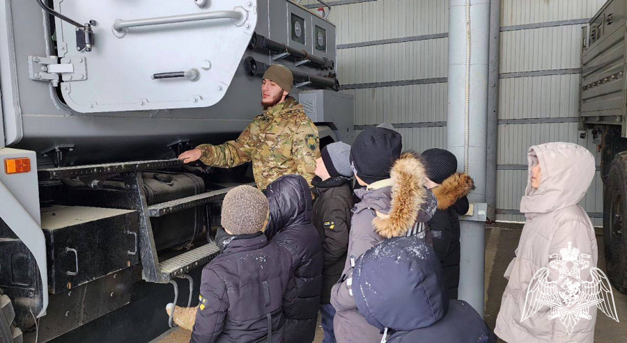 В Чеченской Республике росгвардейцы провели патриотические мероприятия ко Дню защитника Отечества