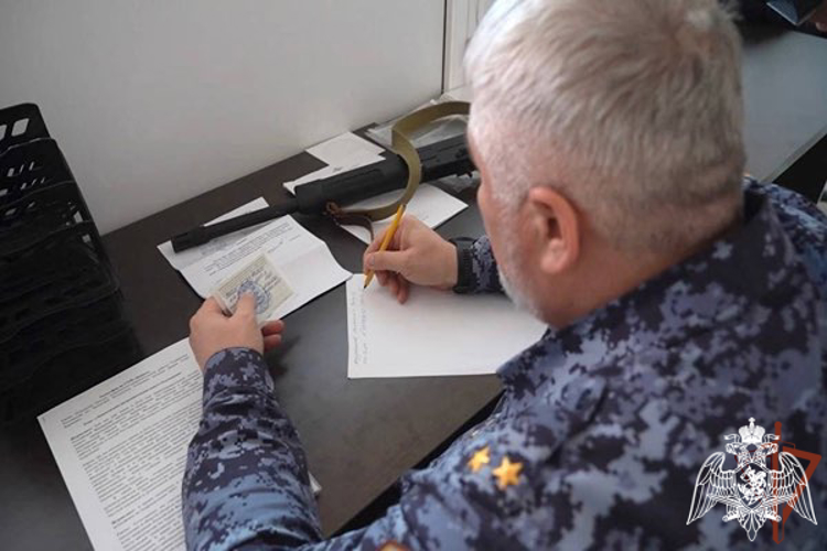 Управление Росгвардии по Чеченской Республике осуществляет передачу гражданского оружия для нужд СВО (видео)